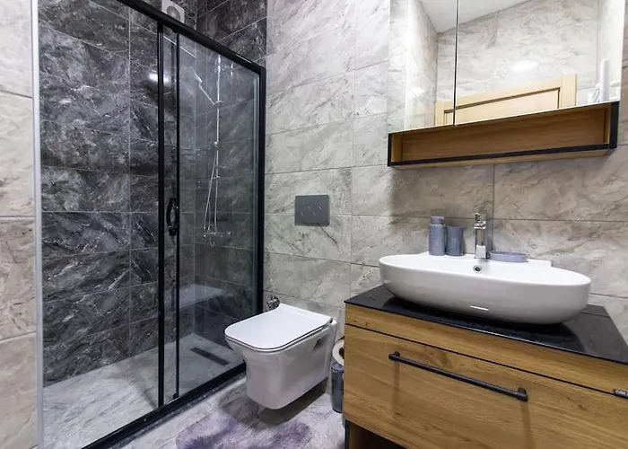 Bright 3br Near Kadikoey Seaside شقة