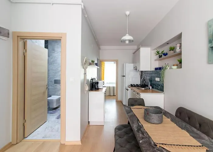 Bright 3br Near Kadikoey Seaside شقة اسطنبول