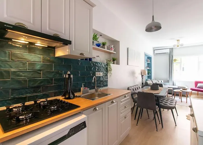 شقة Bright 3br Near Kadikoey Seaside اسطنبول