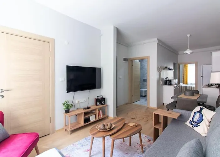 Bright 3br Near Kadikoey Seaside شقة *