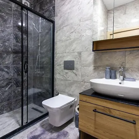 Bright 3br Near Kadikoey Seaside 公寓