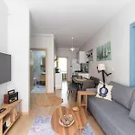 Апартаменты Bright 3br Near Kadikoey Seaside
