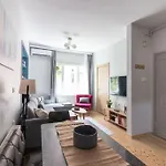 Апартаменты Bright 3br Near Kadikoey Seaside *